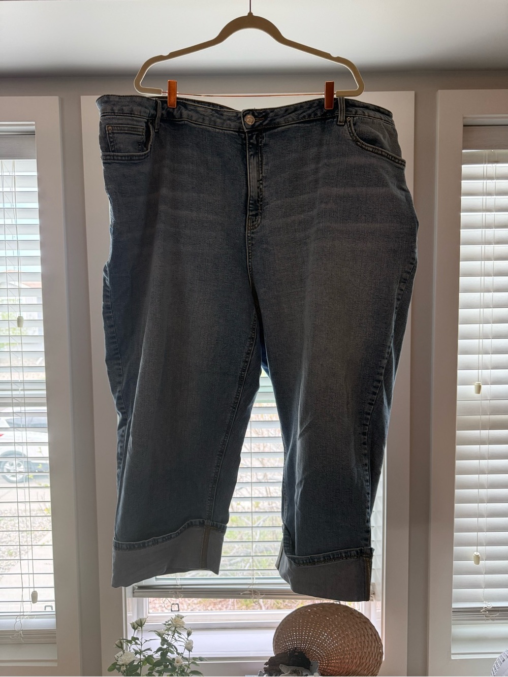 Penningtons DC Cuffed Classic Straight-Leg Cropped Denim Jeans in Washed Blue